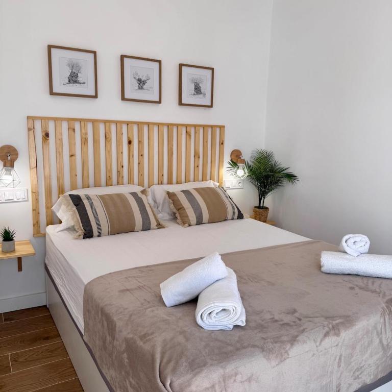 Villa Gorgot with a pool and private parking - Villa - 27