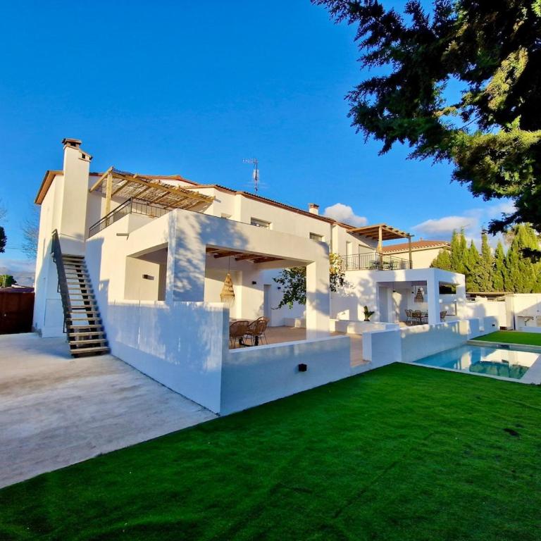 Villa Gorgot with a pool and private parking - Villa - 2