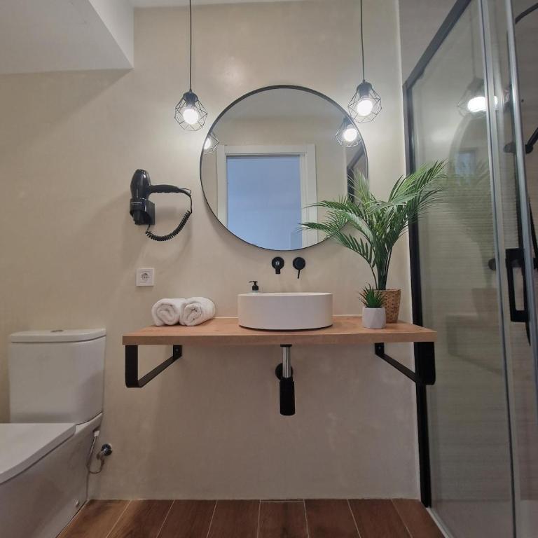 Villa Gorgot with a pool and private parking - Villa - 31
