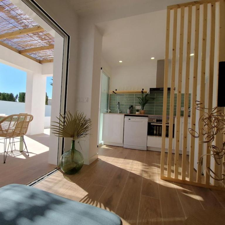 Villa Gorgot with a pool and private parking - Villa - 32