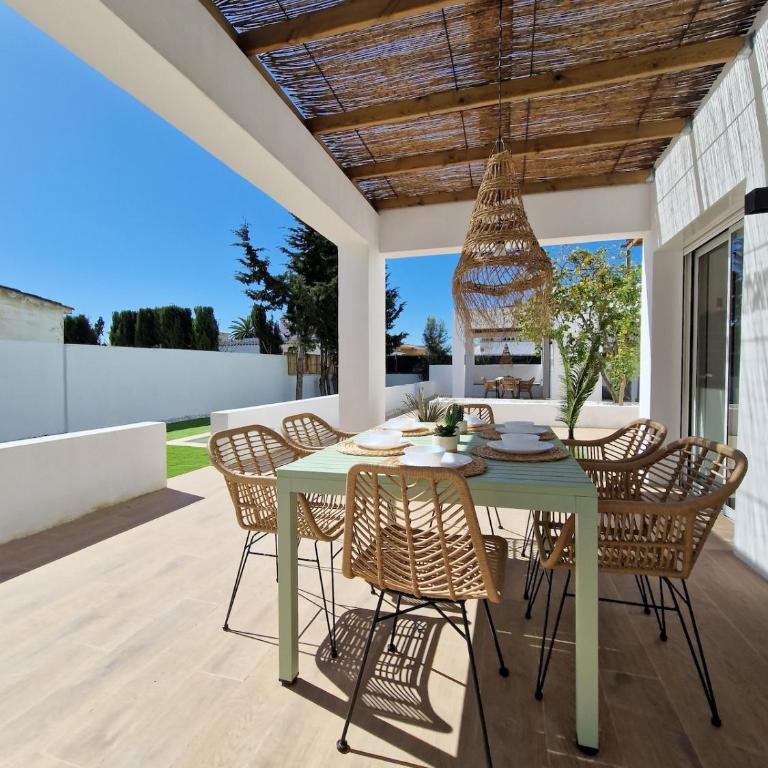 Villa Gorgot with a pool and private parking - Villa - 38