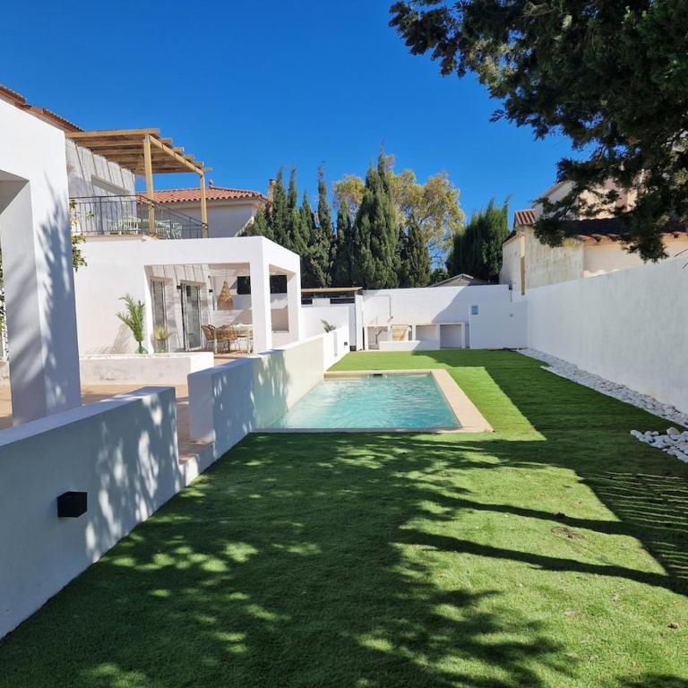 Villa Gorgot with a pool and private parking - Villa - 39