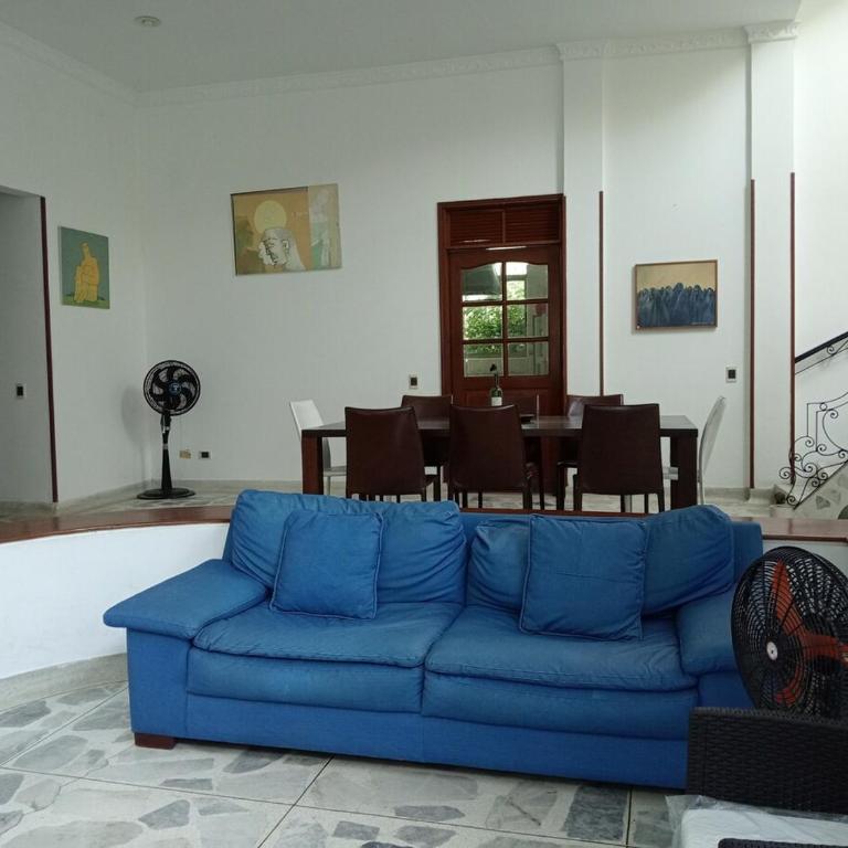 Hermosa casa en el centro de Ricaurte - Casa de 4 dormitorios - 8