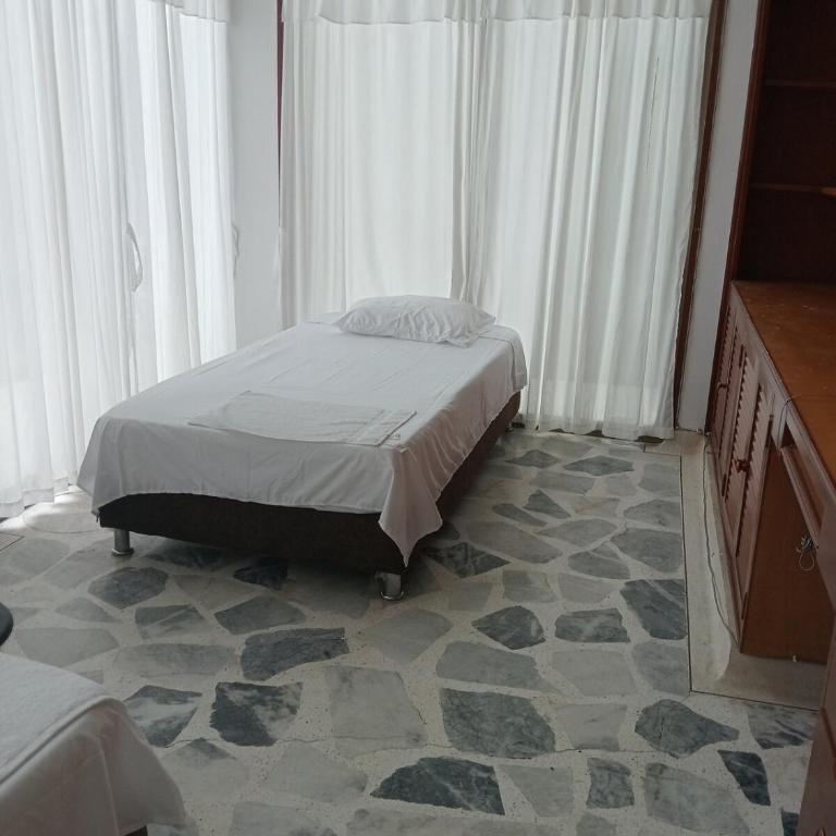 Hermosa casa en el centro de Ricaurte - Casa de 4 dormitorios - 15