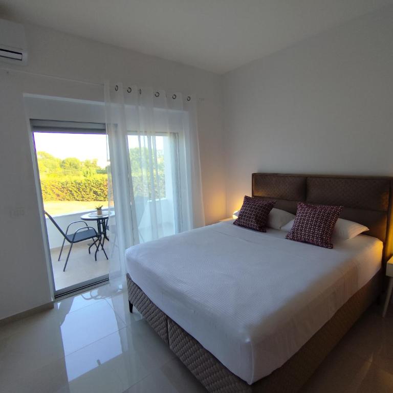 Guest House AGA - One-Bedroom Apartment with Sea View and Balcony - 5