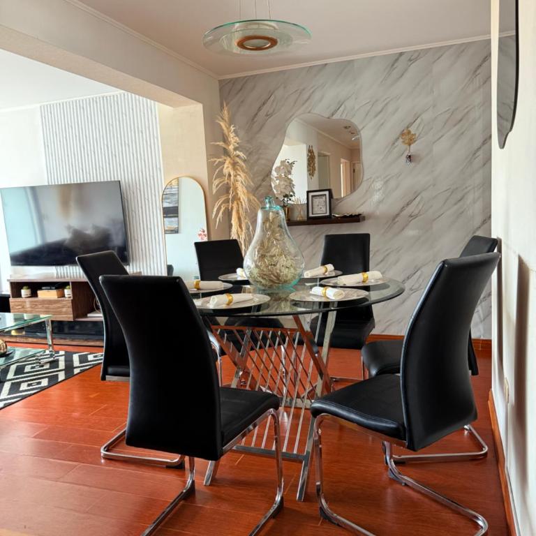 A 15 minutos del aeropuerto cómodo y moderno departamento de 3 habitaciones independientes y 2 baños - Apartment - 3