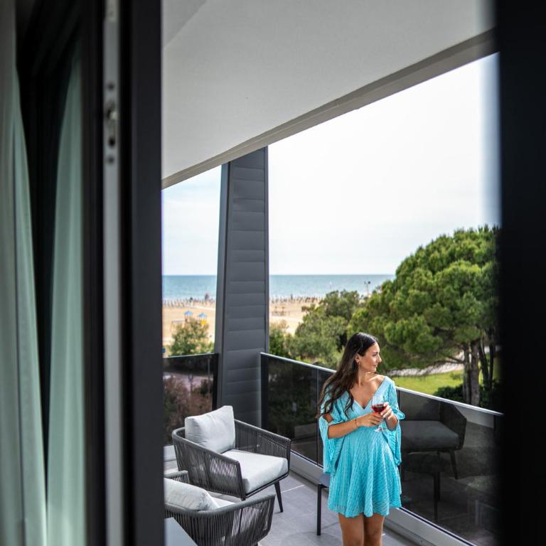 Residence Diana Seafront - Deluxe Apartment with lateral Sea View - 1