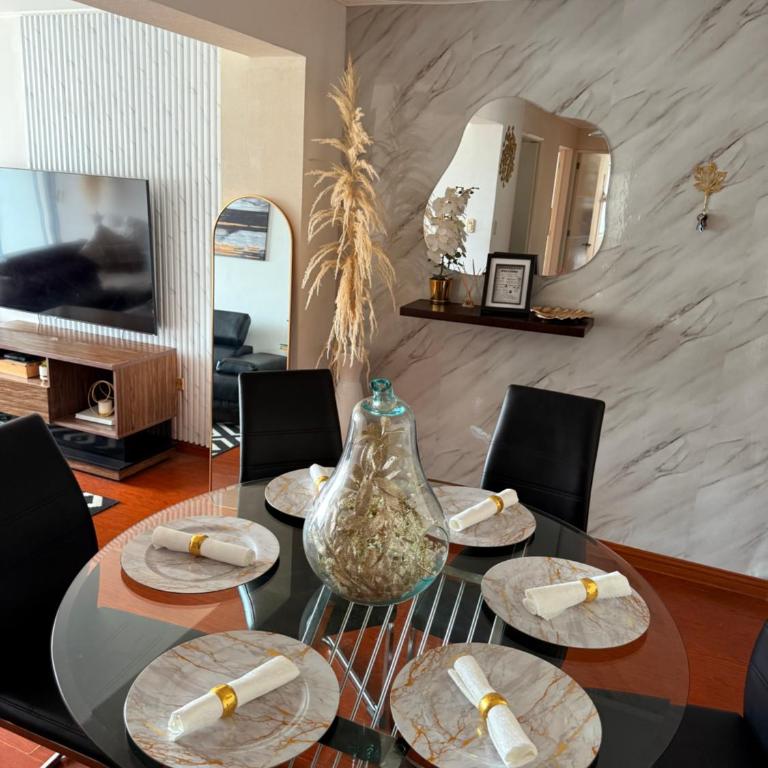 A 15 minutos del aeropuerto cómodo y moderno departamento de 3 habitaciones independientes y 2 baños - Apartment - 2
