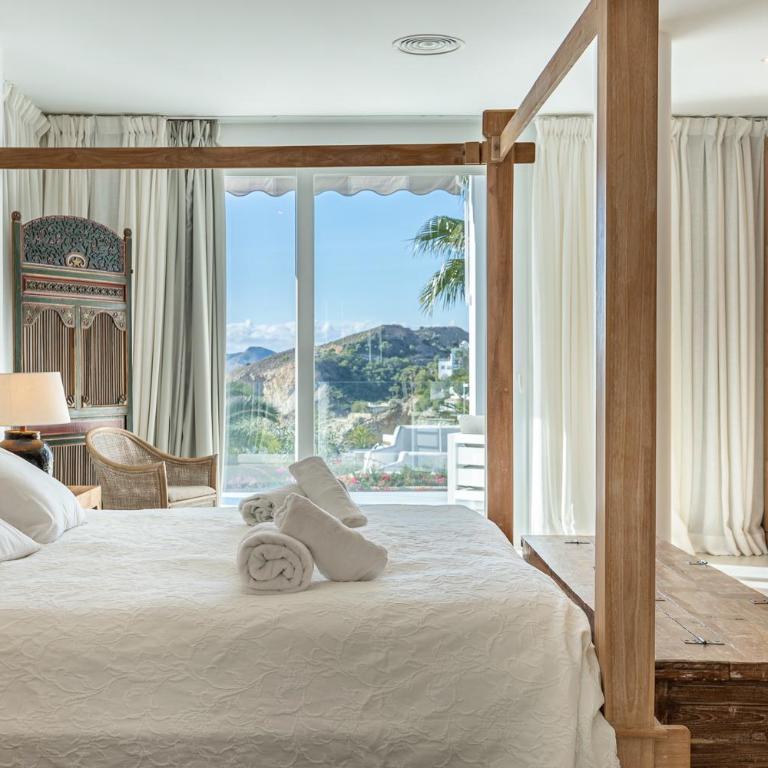 Villa Carlota - Six-Bedroom House - 29