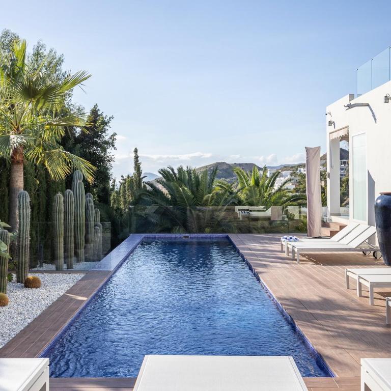 Villa Carlota - Six-Bedroom House - 46