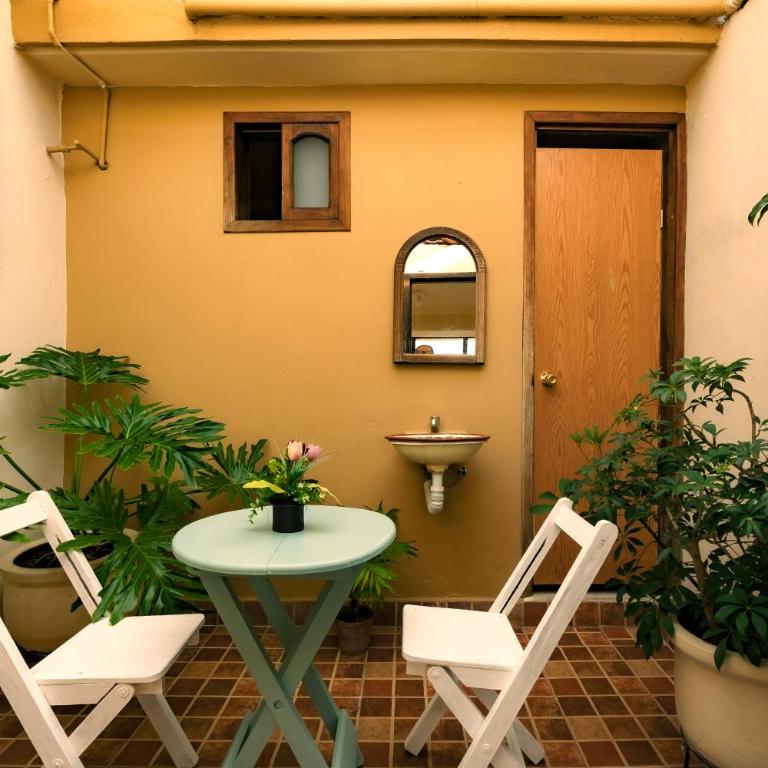 Dominnycos - Double Room with City View - 5