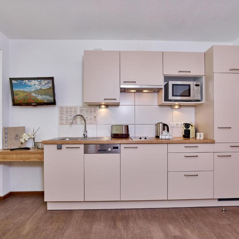 Appartement Gästehaus Bergkristall - Apartment mit 1 Schlafzimmer und Balkon - 2