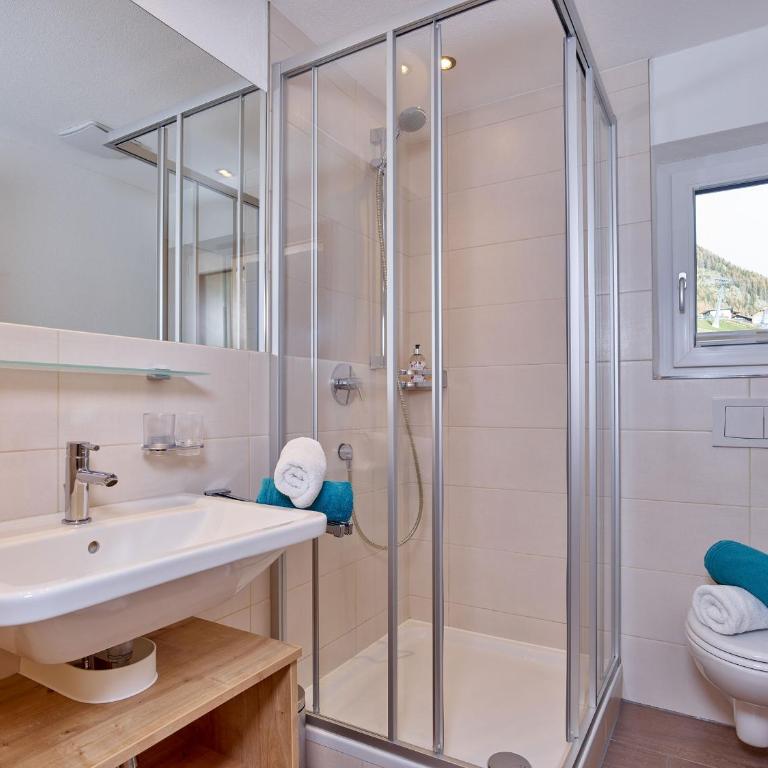 Appartement Gästehaus Bergkristall - Apartment mit 1 Schlafzimmer und Balkon - 5