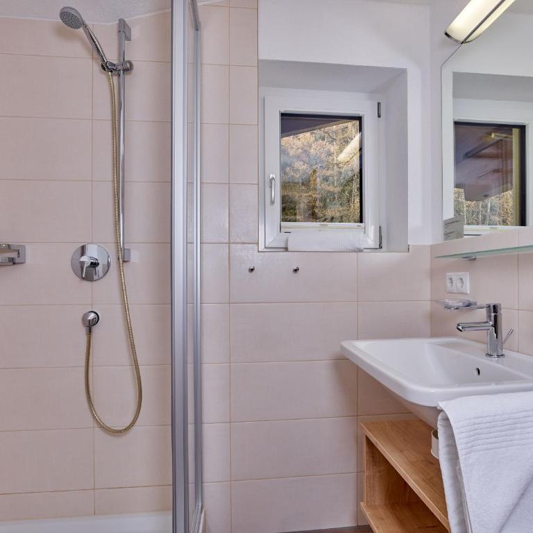 Appartement Gästehaus Bergkristall - Standard Apartment mit 2 Schlafzimmern und Balkon - 7