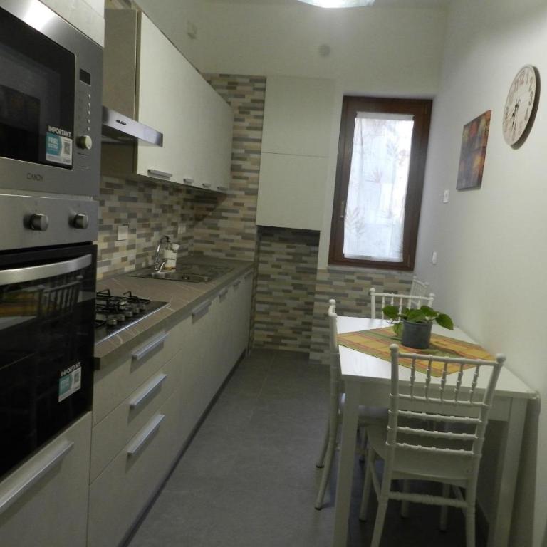 Family Home Salerno - Appartamento con 2 Camere da Letto - 4