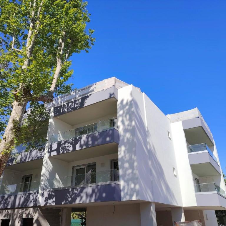 Modern flat for 5 guests with private fenced garden - Apartment - 10