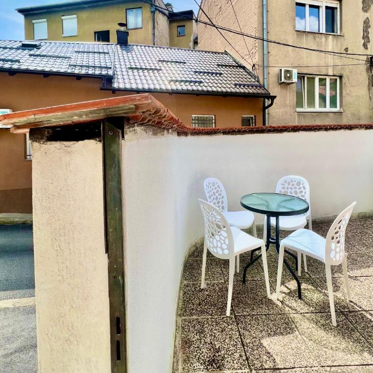 Modern Two-Bedroom Apartment with Garden & Parking - Two-Bedroom Apartment with Terrace - 26