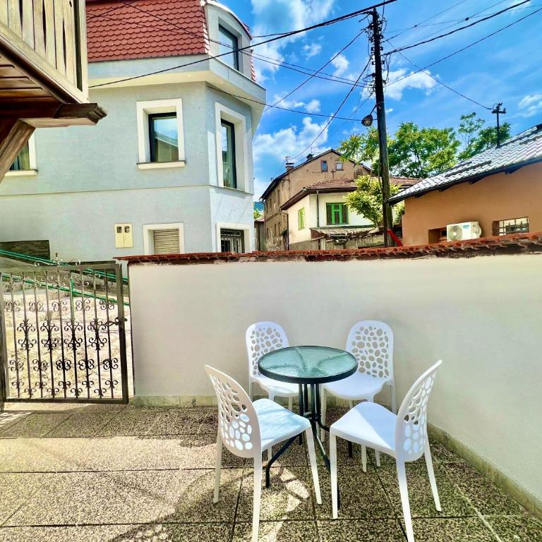 Modern Two-Bedroom Apartment with Garden & Parking - Two-Bedroom Apartment with Terrace - 3