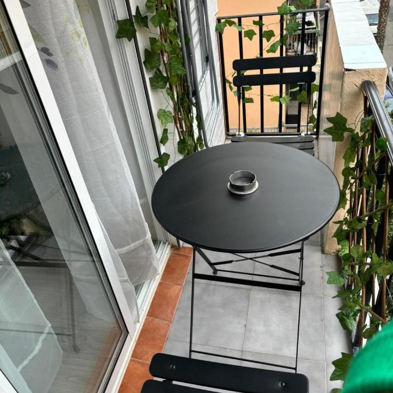 Loft con balcón cercano al centro de Valencia - One-Bedroom Apartment - 12