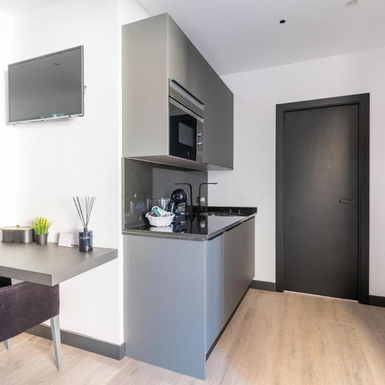 Atico moderno en Nervion con terraza - Apartamento de 1 dormitorio - 2