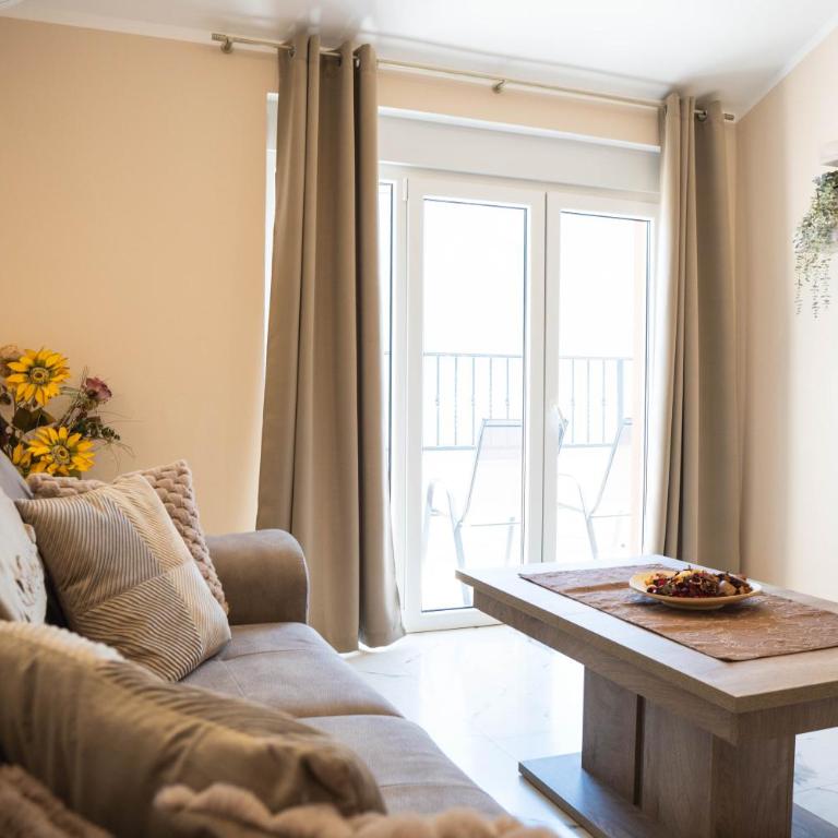 Moskov - Two-bedroom Ap with Sea View - Two-Bedroom Apartment with Balcony - 3