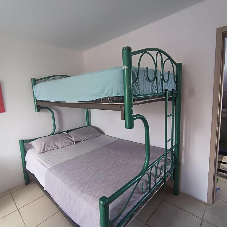 La casa de las Flores - Cama en habitación compartida mixta de 4 camas - 4