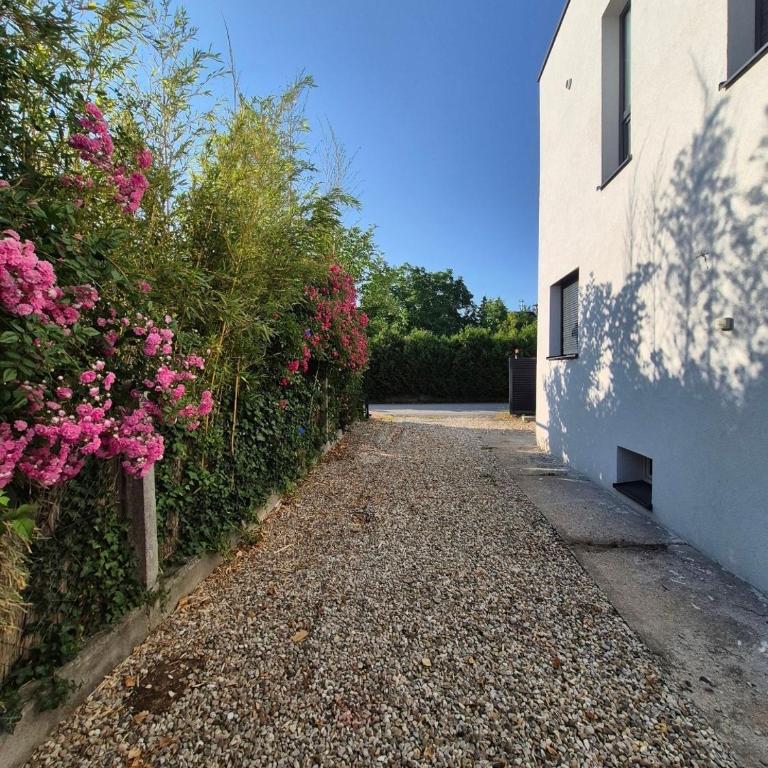 Neubauwohnung mit 80 m2 Terrasse, 8 Minuten von Linz entfernt - Apartment mit 2 Schlafzimmern - 53