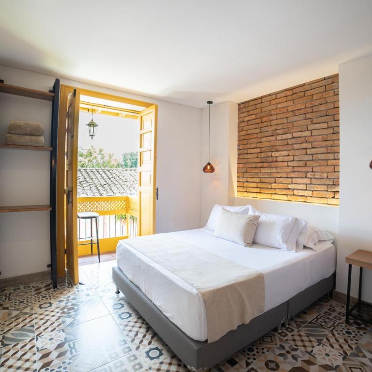 Casa Serafin Hotel - Quadruple Room with Balcony - 3