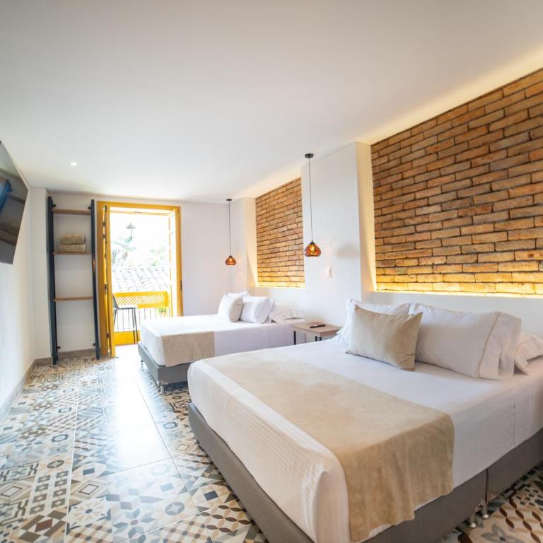 Casa Serafin Hotel - Quadruple Room with Balcony - 6