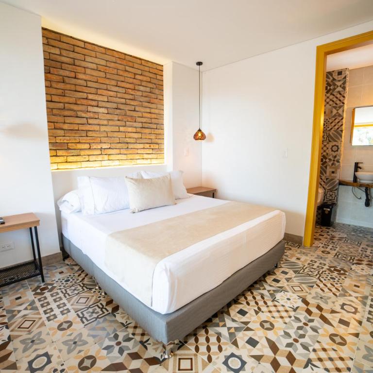 Casa Serafin Hotel - Quadruple Room with Balcony - 8