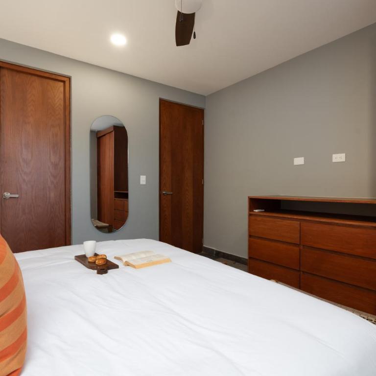 Paramar Black - One-Bedroom Apartment with Balcony - 1