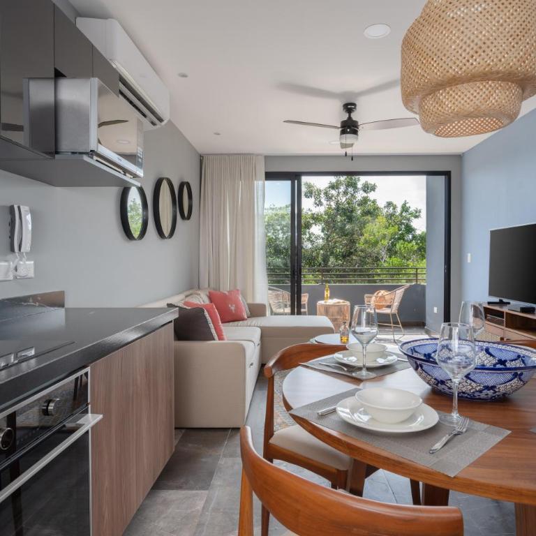 Paramar Black - One-Bedroom Apartment with Balcony - 2