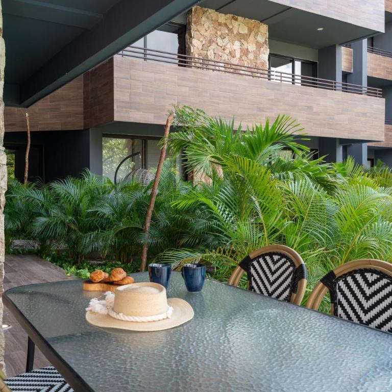 Paramar Black - Two-Bedroom Apartment with Pool View - 4