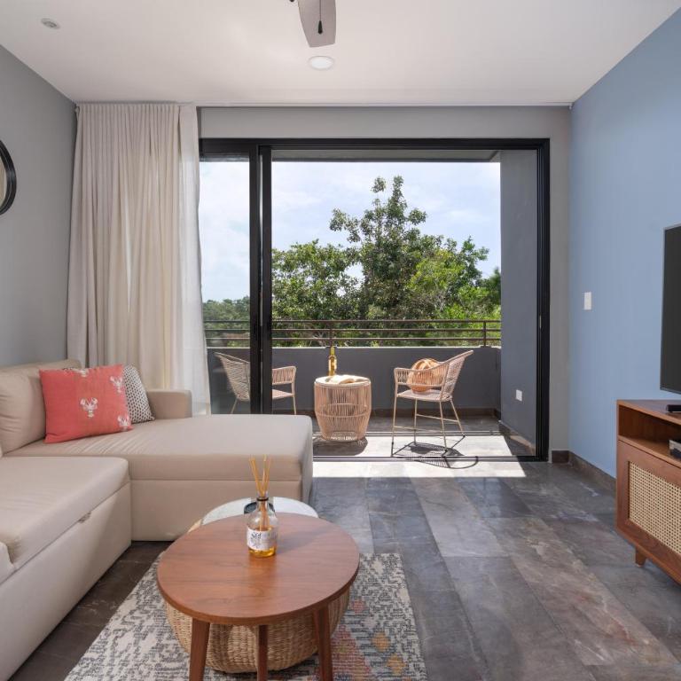 Paramar Black - One-Bedroom Apartment with Balcony - 8