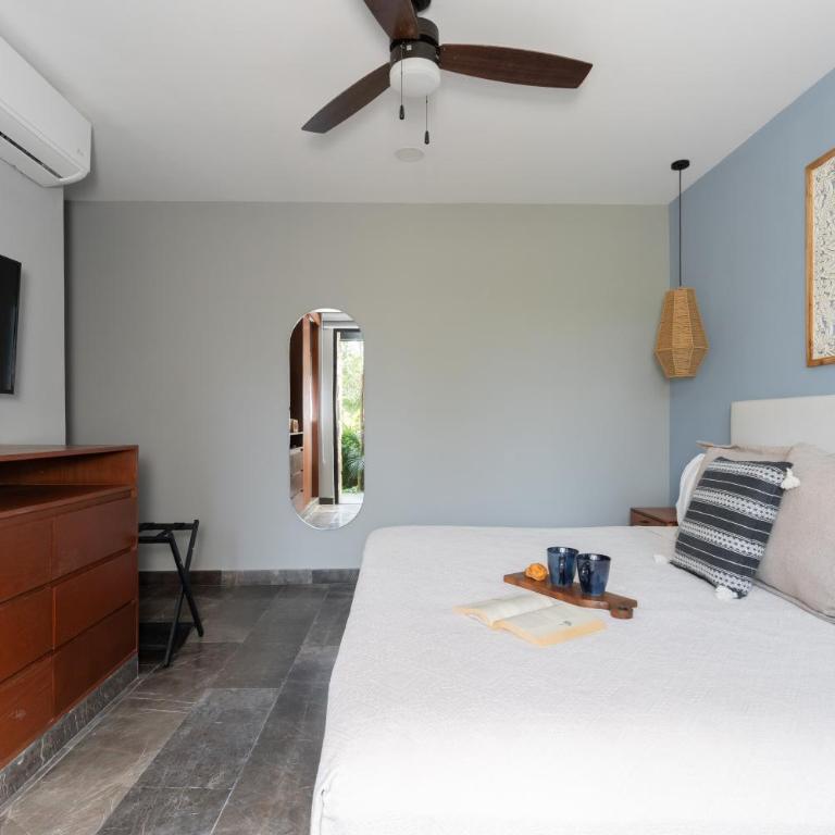 Paramar Black - Two-Bedroom Apartment with Pool View - 9