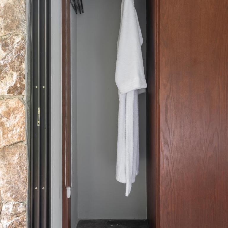Paramar Black - Two-Bedroom Apartment with Pool View - 11