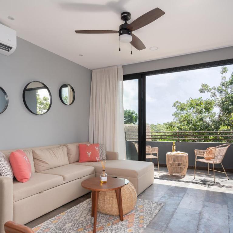 Paramar Black - One-Bedroom Apartment with Balcony - 9