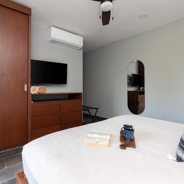 Paramar Black - Two-Bedroom Apartment with Pool View - 15