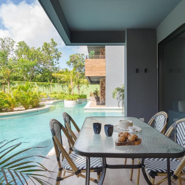 Paramar Black - Two-Bedroom Apartment with Pool View - 16