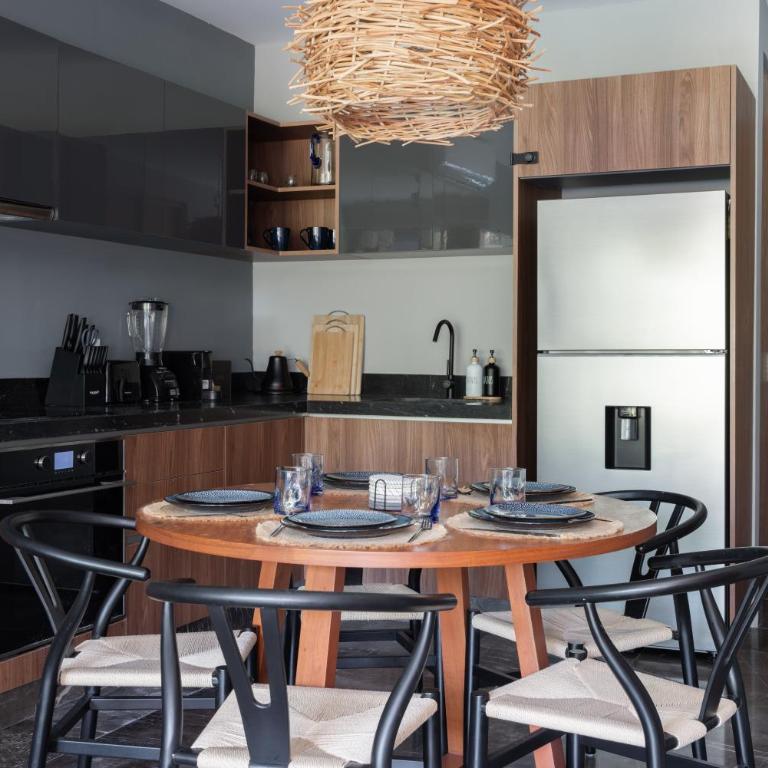 Paramar Black - Two-Bedroom Apartment with Pool View - 18