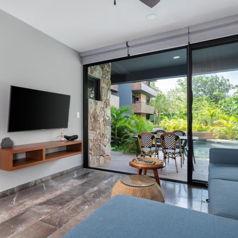 Paramar Black - Two-Bedroom Apartment with Pool View - 24