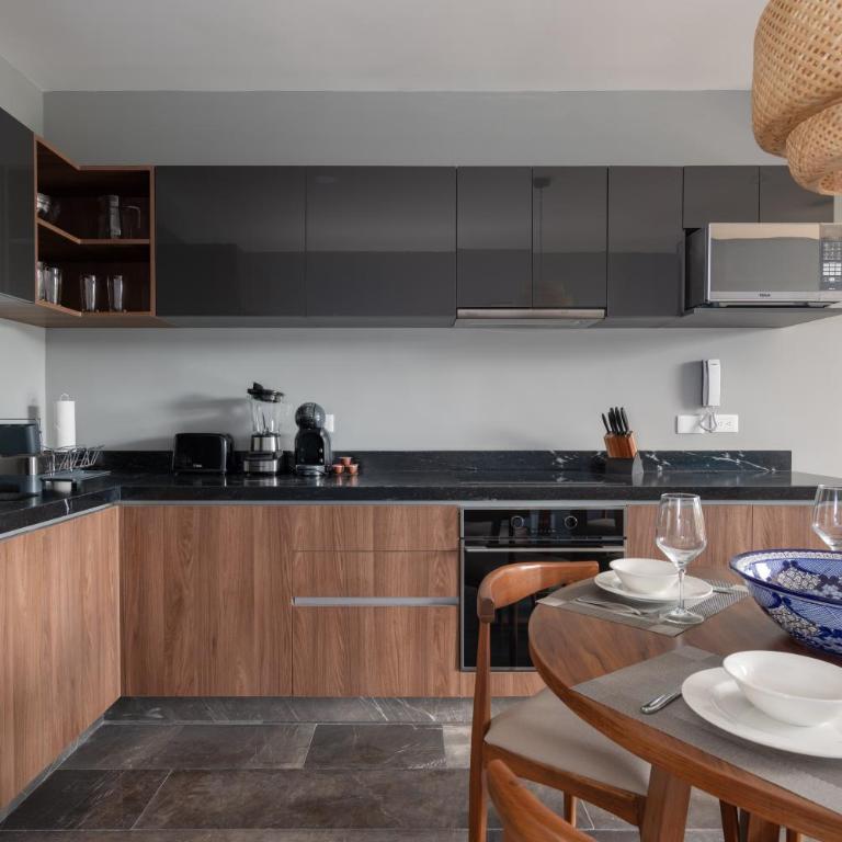 Paramar Black - One-Bedroom Apartment with Balcony - 16