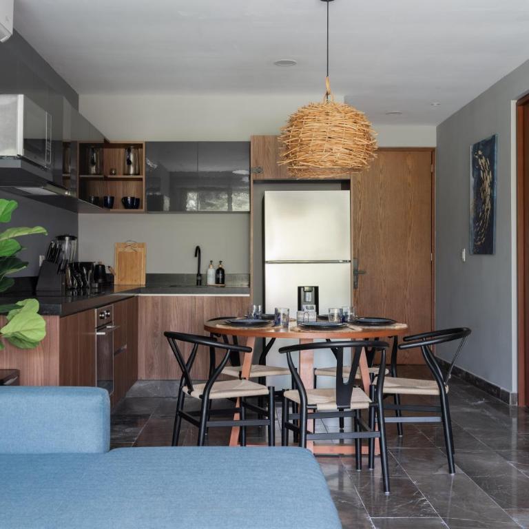Paramar Black - Two-Bedroom Apartment with Pool View - 25