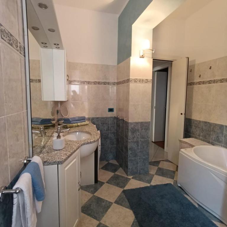 IRIS- BRESCIA old town apartment - Apartamento de 2 dormitorios - 21