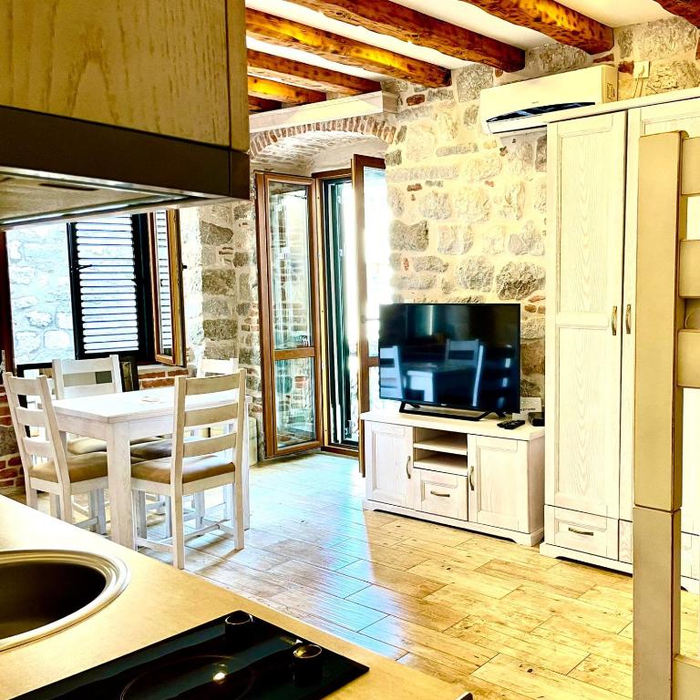 Apartaments Charlie Chaplin - Studio with Balcony - 8