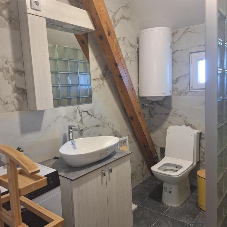 Iva Lux - One-Bedroom Apartment - 16