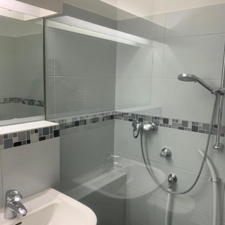 Central flat with 3 bedrooms and free parking space - Apartamento - 5