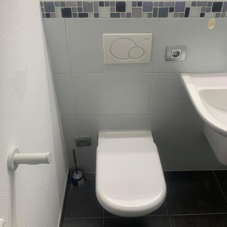 Central flat with 3 bedrooms and free parking space - Apartamento - 12