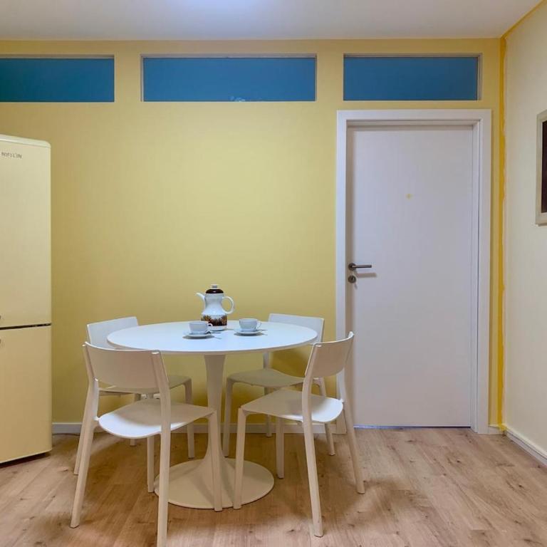 Central flat with 3 bedrooms and free parking space - Apartamento - 13