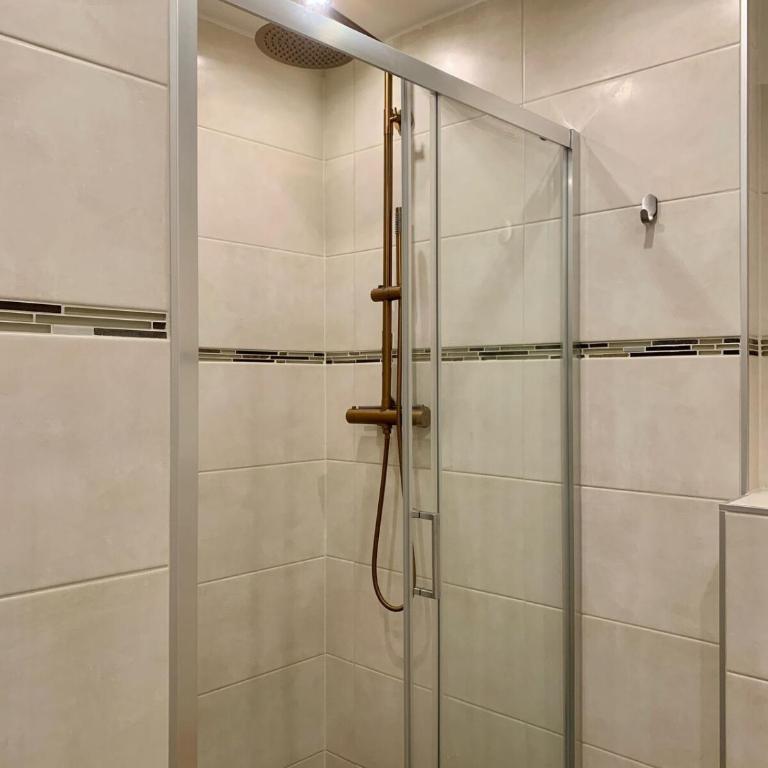 Central flat with 3 bedrooms and free parking space - Apartamento - 16